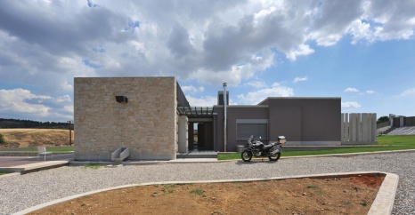 House in Thiva, Greece | Takis Exarchopoulos & Associated Architects